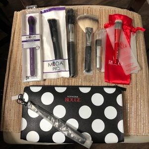 Makeup brushes with bag